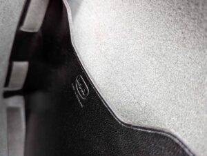 Das Innenfach einer Hepco Blyss Tasche. Das Design erlaubt eine nahtfreie Integration, die dennoch bombenfest ist.